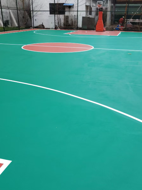 黄埔 球场长期使用易出现地面开裂